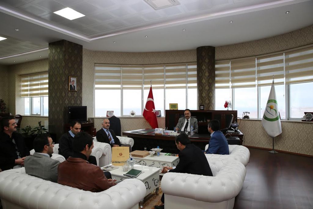 Iğdır Üniversitesi Eğitim-Bir-Sen Yönetim Kurulu Üyeleri Rektör Yılmazı Ziyaret Etti