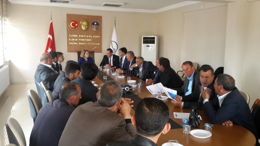 KARAKOYUNLU NÜFUS MÜDÜRÜ TURGUT TURAN TARAFINDAN MUHTARLARA HİZMET İÇİ EĞİTİM VERİLDİ