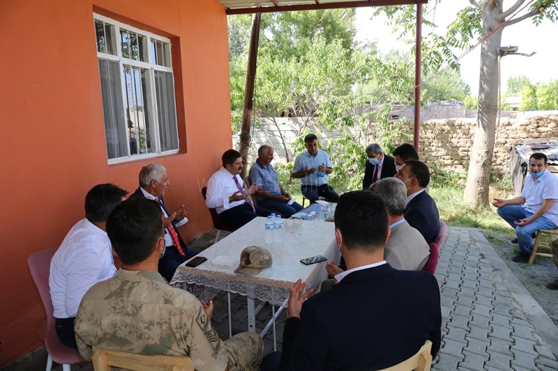 Vali ve Eşi Şehit Ailesini Ziyaret Etti