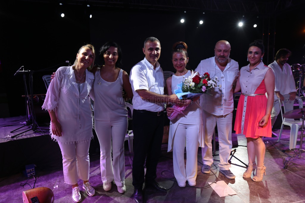 GELENEKSEL KAYISI FESTİVALİ SONA ERDİ