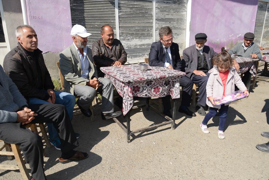 VALİ ENVER ÜNLÜ ALİKAMERLİ MAHALLESİNDE VATANDAŞLARIMIZLA BİR ARAYA GELDİ