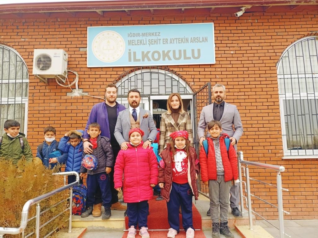 Hatice Sarıibrahim Şehit Er Aytekin Arslan İlkokulunu ziyaret etti