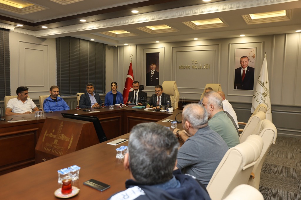 Vali Turan Yer Altı Çarşısı Esnaflarıyla Bir Araya Geldi