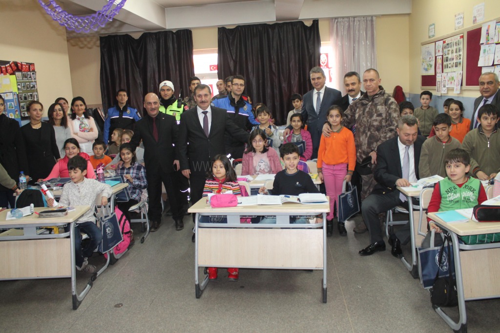 EMNİYET MÜDÜRÜNDEN MİNİK YÜREKLERE TEŞEKKÜR ZİYARETİ
