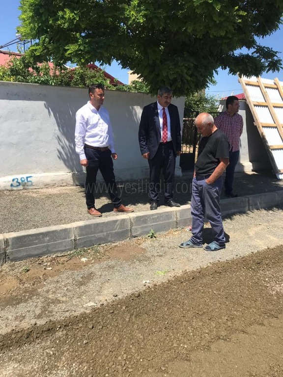 Karakoyunlu İlçesinde Yol Yapım Çalışmaları Devam Ediyor