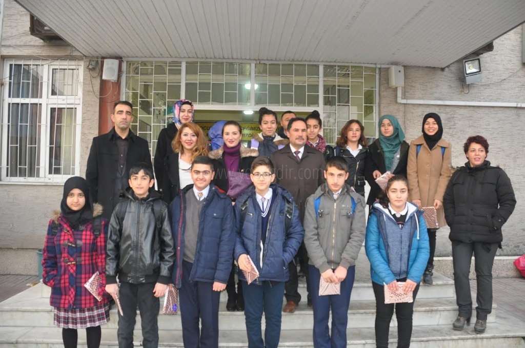 ZİYA GÖKALP ORTAOKULUNDA BAŞARILI ÖĞRENCİLERE ÖDÜL VERİLDİ