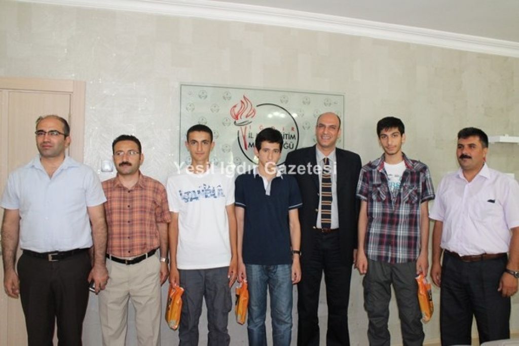 Iğdır LYSde İlk Üçe Giren Öğrencilerden İl Milli Eğitim Müdürüne Ziyaret