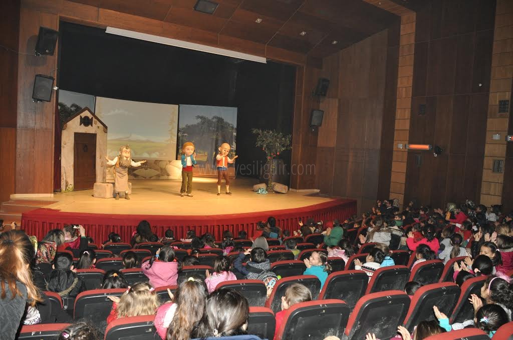 Keloğlan Elma Şekeri Müzikali Yılın Son Gösterisini Iğdırda Yaptı
