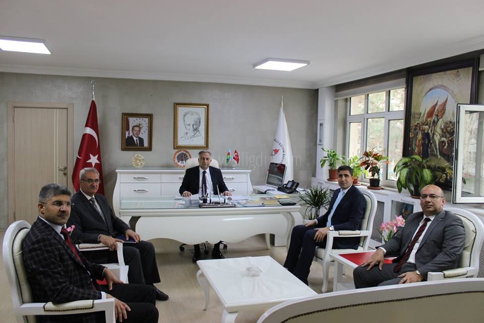 HAKAN GÖNEN İLÇE MİLLİ EĞİTİM MÜDÜRLERİYLE TOPLANTI YAPTI
