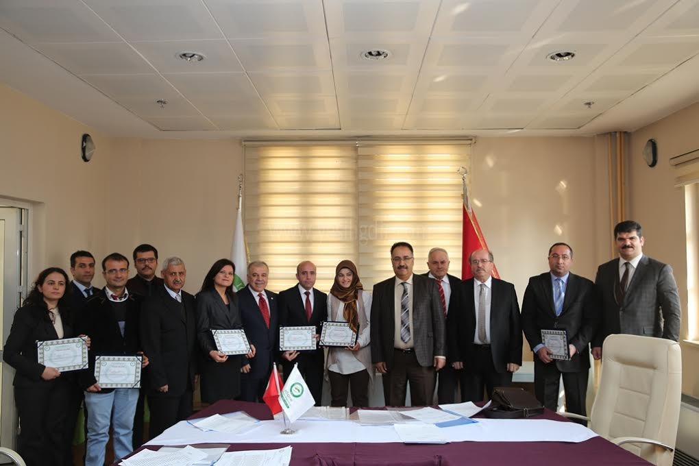 Üniversitemizde Başarılı Personeller Ödüllendirildi