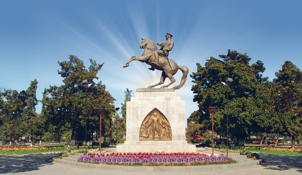 Ünsal'dan Atatürk  Anıtına saldırıya tepki