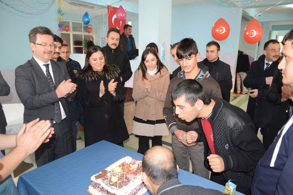 VALİ ÜNLÜ ENGELLİ VATANDAŞLARIMIZLA BULUŞTU