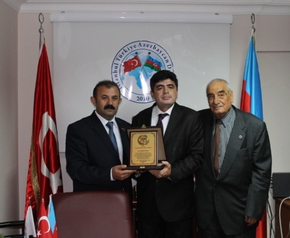 İST TADdan Gündüz Güneşe Türk Dünyası Onur Plaketi verildi