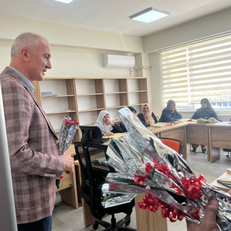 Yusuf Çebi 8 Mart Dünya Kadınlar Gününü Kutladı