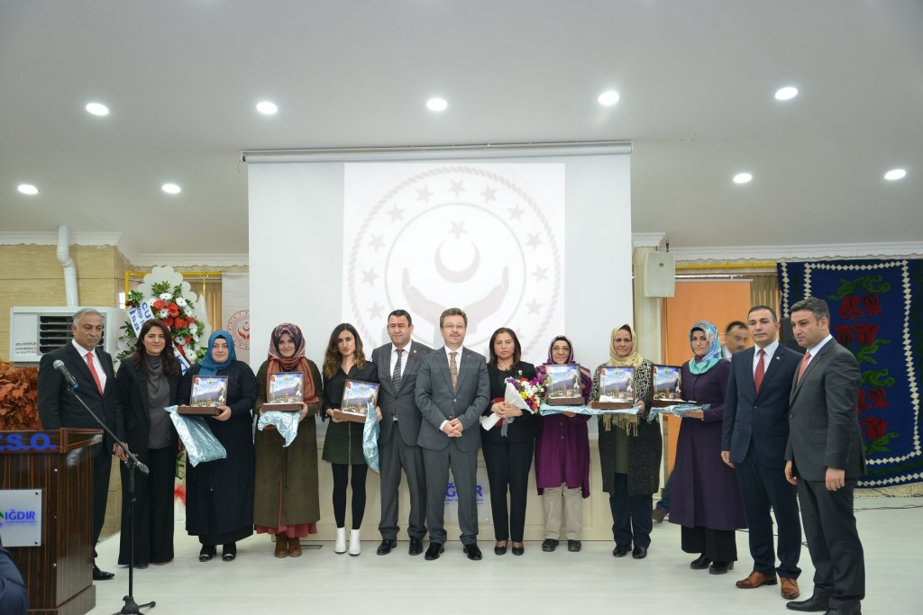 DÜNYA KADINLAR GÜNÜ KUTLANDI