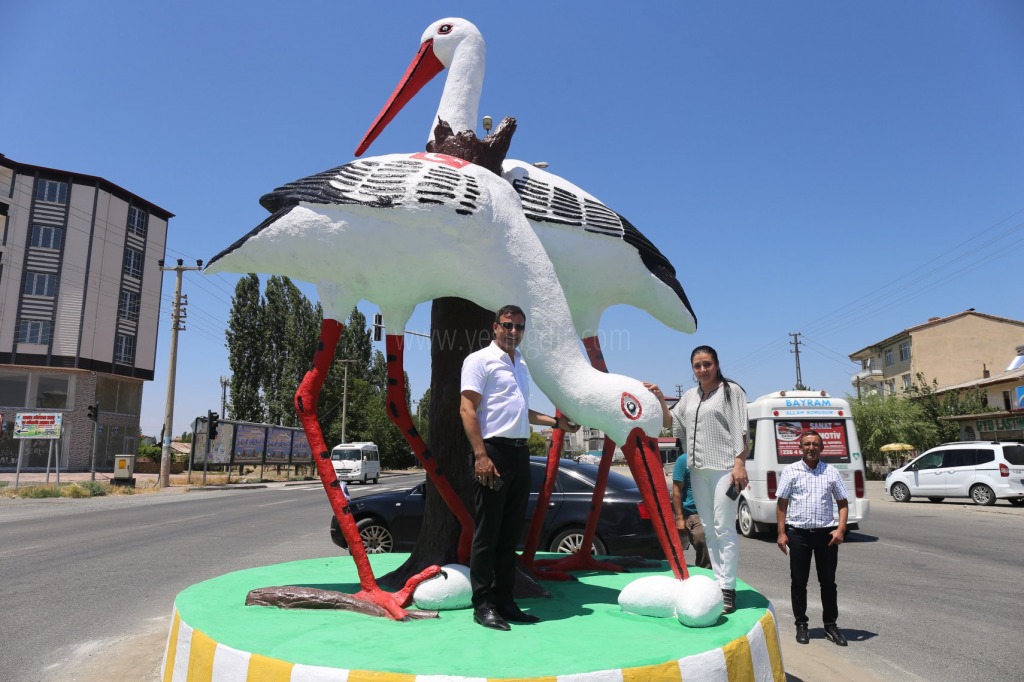 Leylek Heykelinin Bakımı Yapıldı