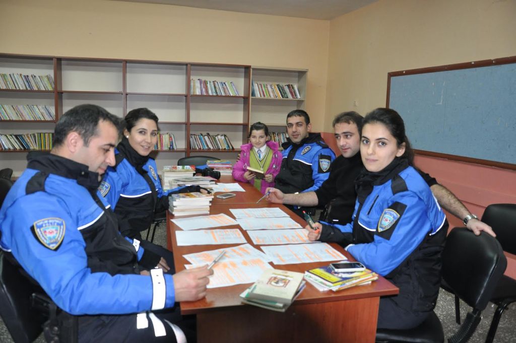 Iğdır Emniyetinden Hürriyet İlkokuluna Kütüphane