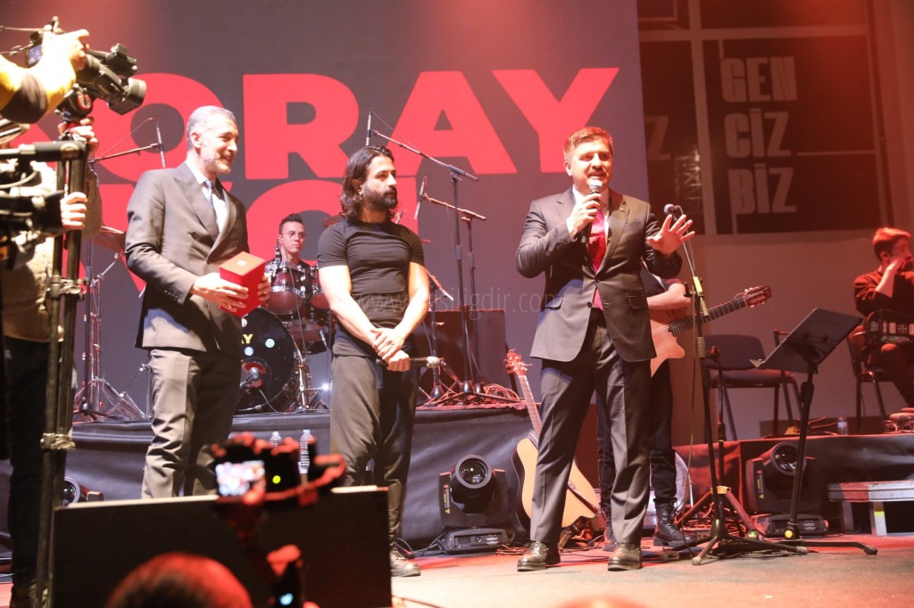 Ünlü Sanatçı Koray Avcıdan Muhteşem bir konser