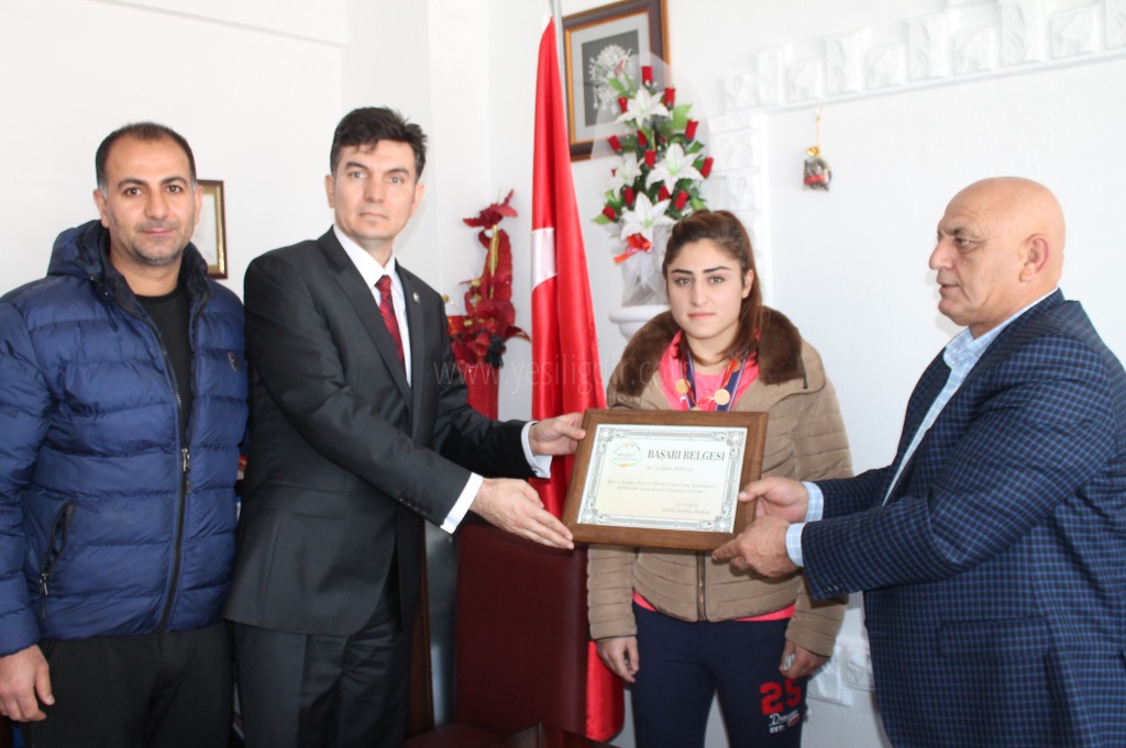 Başkan Varoldan Avrupa Şampiyonu Olan Çiğdem Kırvaça Beşi Bir yerde Altın