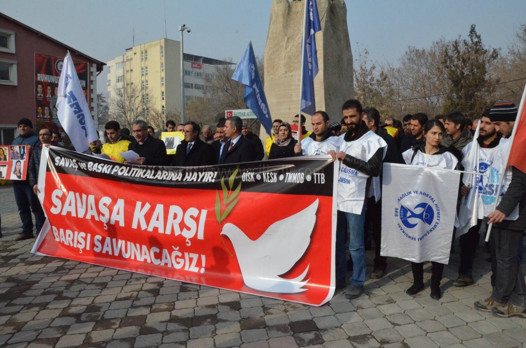 Bazı STKlar sokağa çıkma yasağını protesto etti