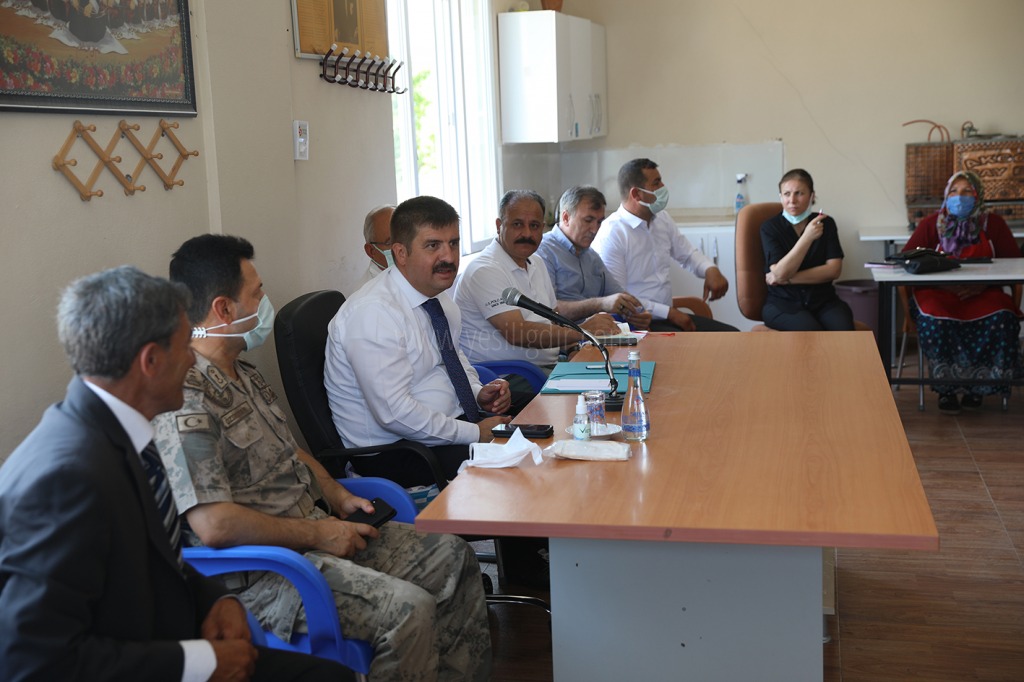 Vali Sarıibrahim Oba Köyünde Vatandaşlarla Bir Araya Geldi