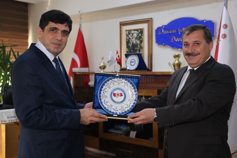 Rektör Alma Iğdır İl Emniyet Müdürü Orhan Çevik'i ziyaret etti