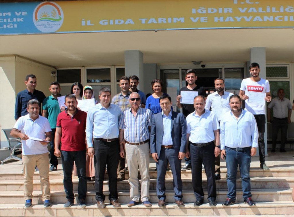 BİTKİ ZARARLILARI İLE MÜCADELE KURSUNA KATILANLARA SERTİFİKALARI TÖRENLE DAĞITILDI