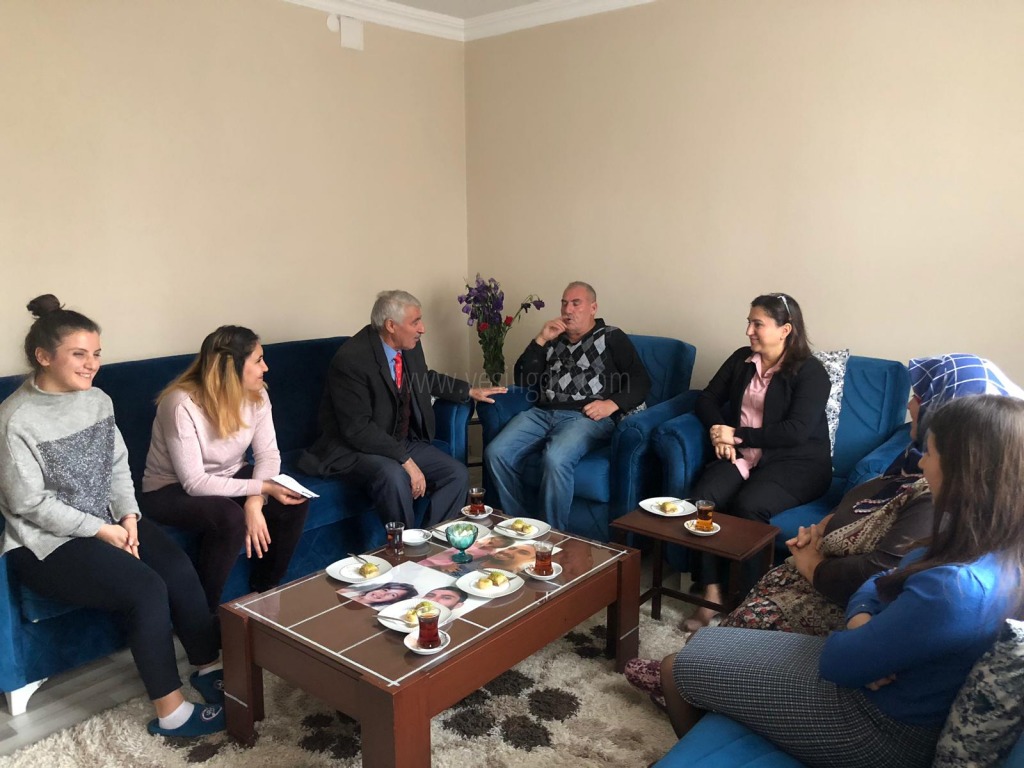 ÜNLÜ ŞEHİT AİLESİYLE BİR ARAYA GELDİ