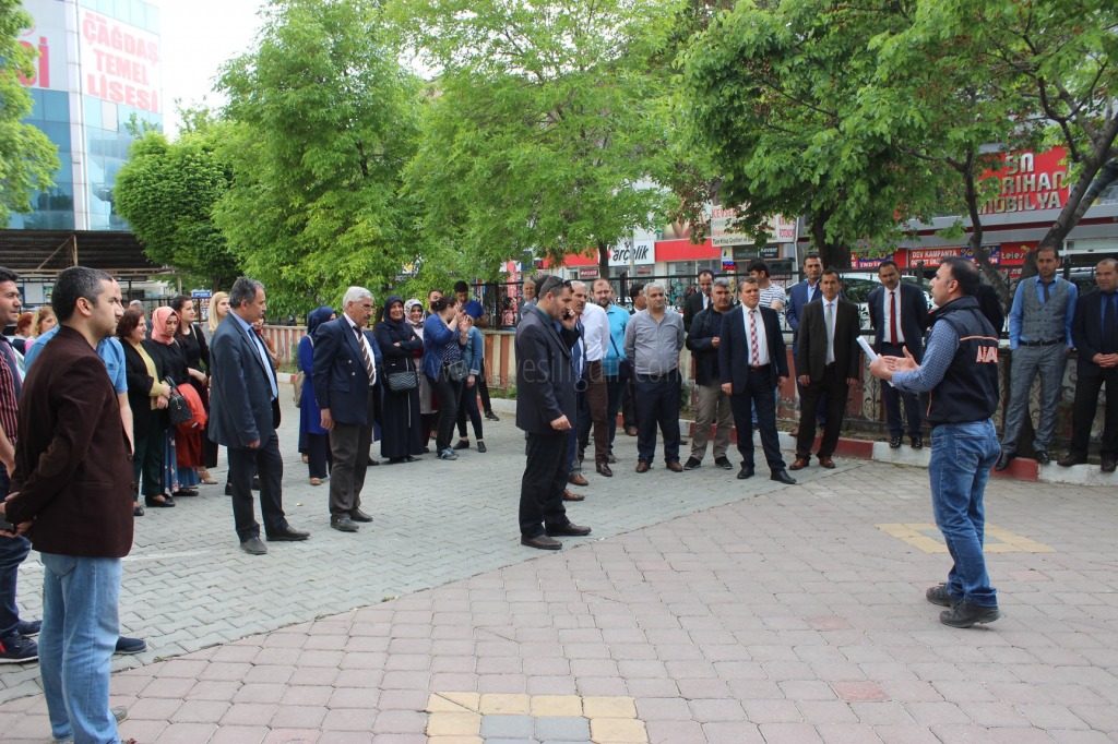 MİLLİ EĞİTİM MÜDÜRLÜĞÜNDE DEPREM VE YANGIN TATBİKATI