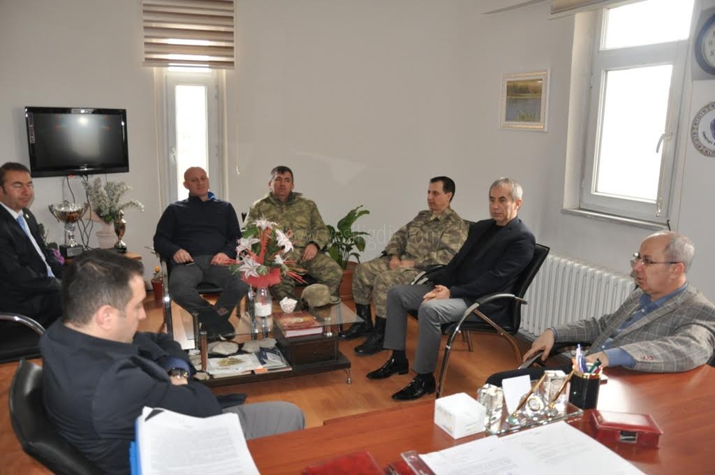 İLİMİZ VALİSİ DAVUT HANER ŞEHİT POLİSİN KÖYÜNÜ ZİYARET ETTİ