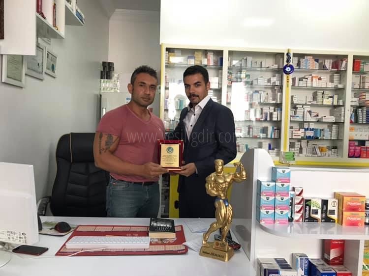 Ülkü Ocaklarından Zülaloğluna Plaket