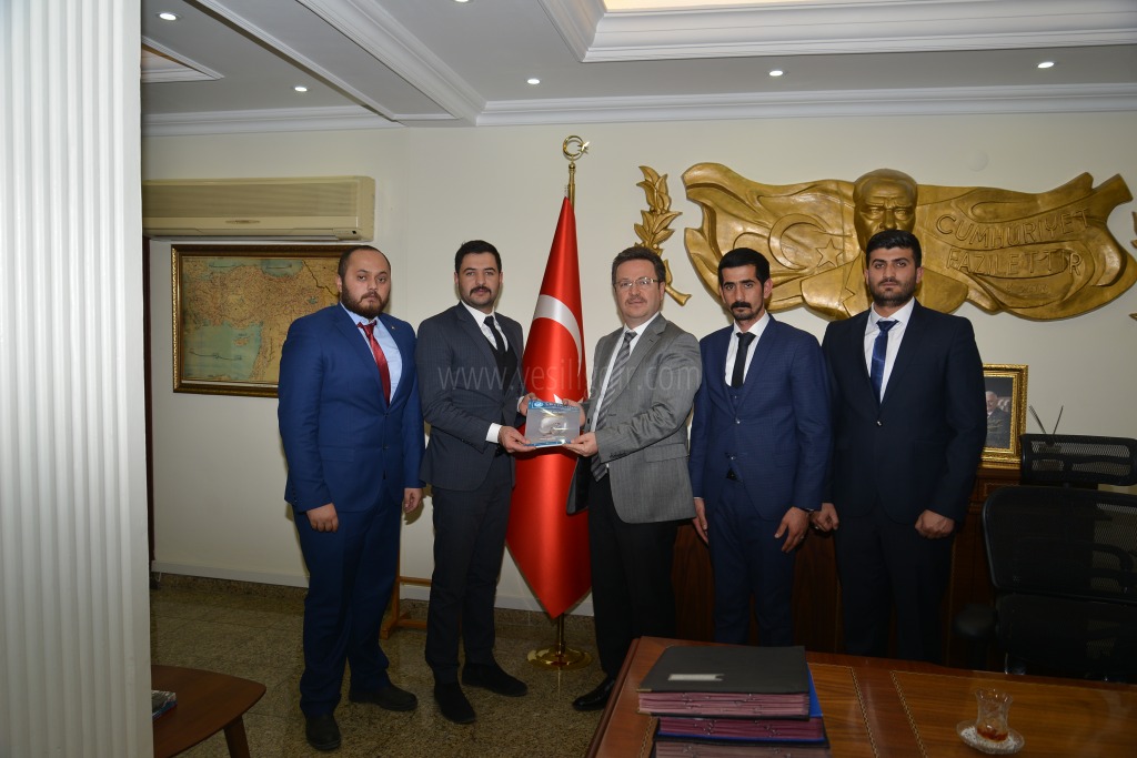 ÜLKÜ OCAKLARI BAŞKANI CANER AĞRIDAĞ VALİ ÜNLÜYÜ ZİYARET ETTİ