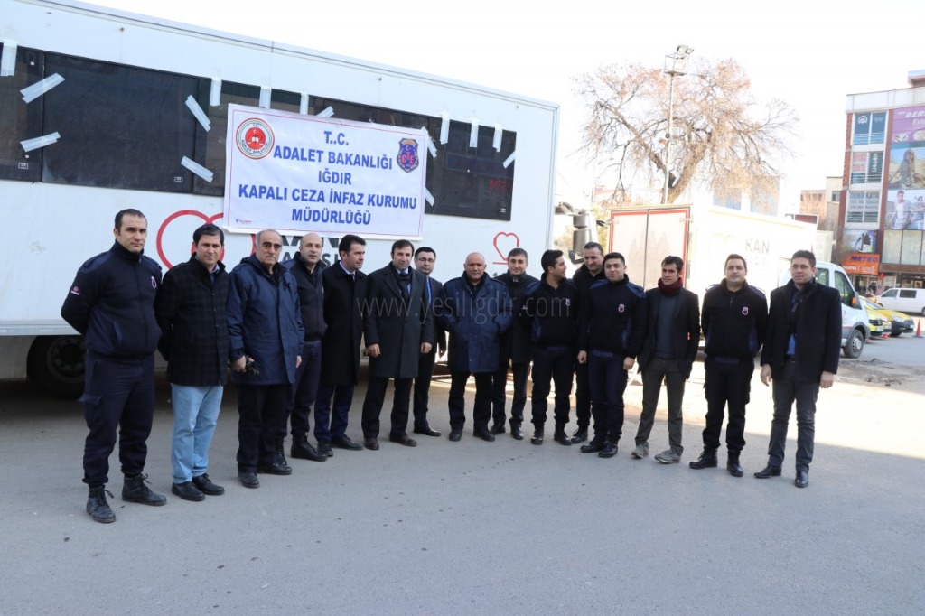 Gardiyanlardan Kızılay'a kan bağışı