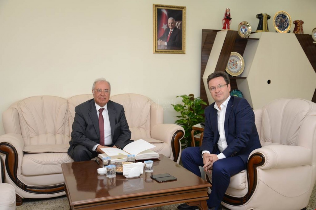 NAHCIVAN BAŞKONSOLOSU VALİ ÜNLÜYÜ ZİYARET ETTİ