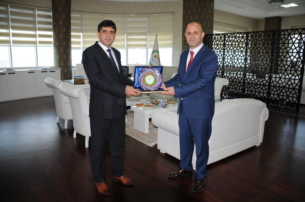Kars Kafkas Üniversitesi Rektörü Prof Dr Sami Özcan Rektör Almayı Ziyaret Etti