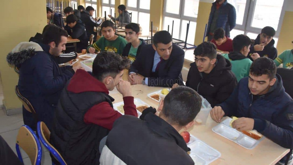 Servet Canlı Iğdır Anadolu Lisesini ziyaret Etti