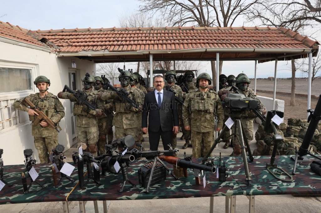Vali Turan Sınırın sıfır noktasında Keskin Nişancılarla Bir Araya Geldi