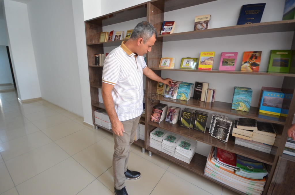 BELEDİYE KÜLTÜR MERKEZİNE KİTAP BAĞIŞI YAPILDI