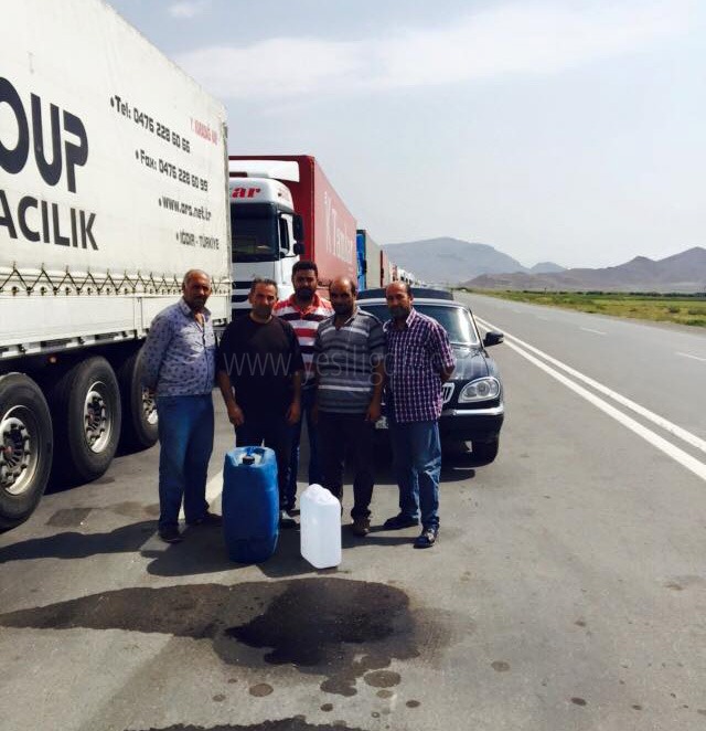 Tır Şöförlerine Köylülerden Yardım