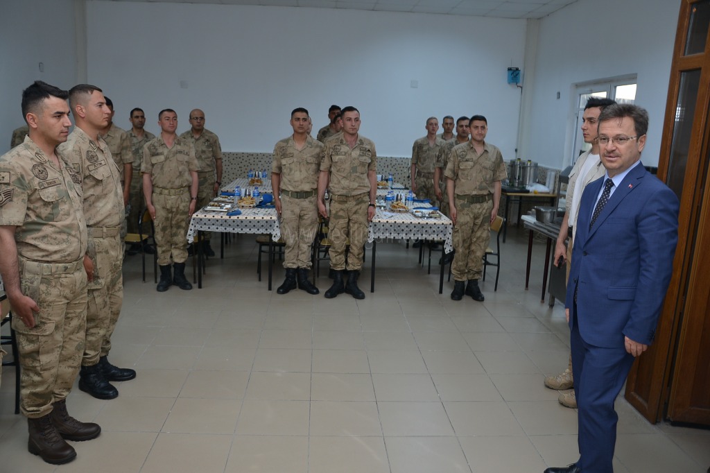 Jandarma Taburuyla İftar