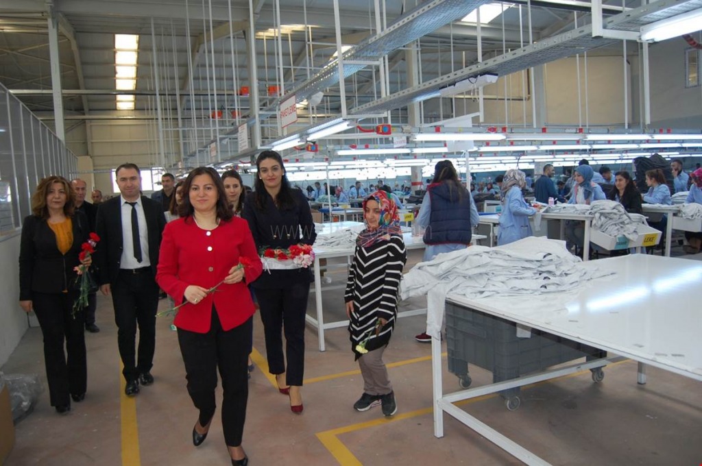 SEMA ÜNLÜ DÜNYA KADINLAR GÜNÜ'NDE ÇALIŞAN KADINLARI UNUTMADI