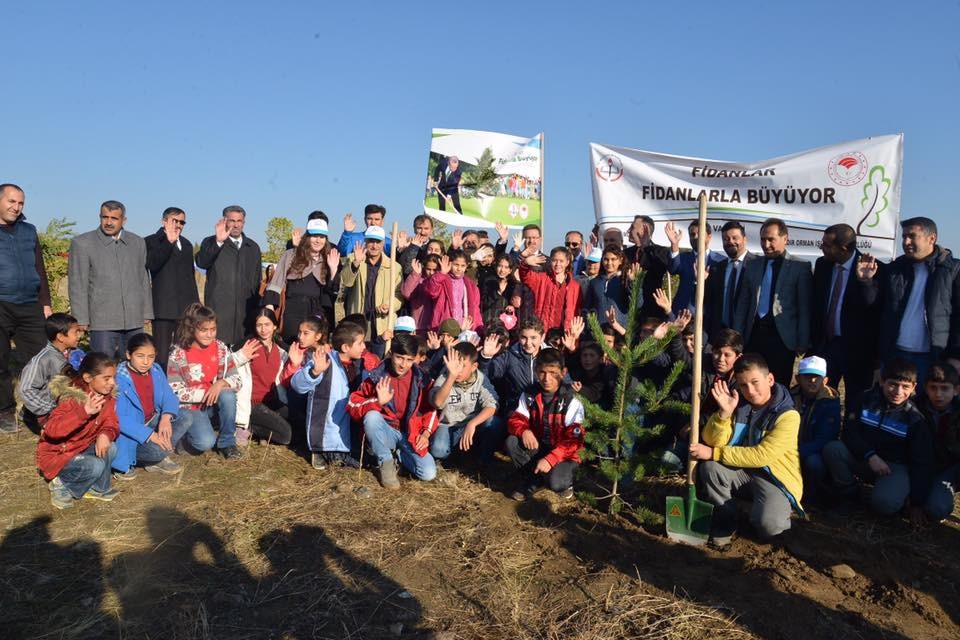 IĞDIRDA FİDANLAR FİDANLARLA BÜYÜYOR PROJESİ KAPSAMINDA BİN ADET FİDAN DİKİLDİ