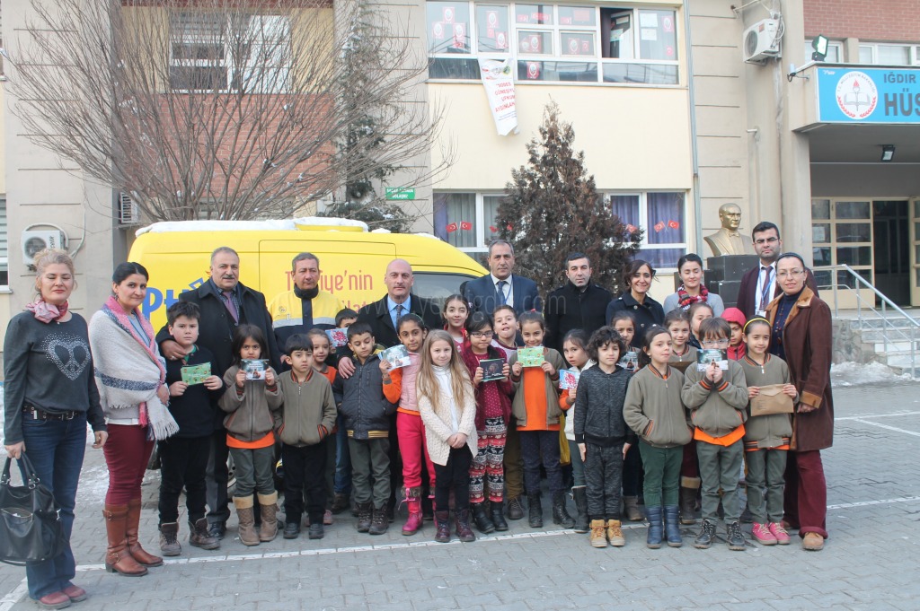 Minik yüreklerden Cumhurbaşkanına asker polise yılbaşı kartları