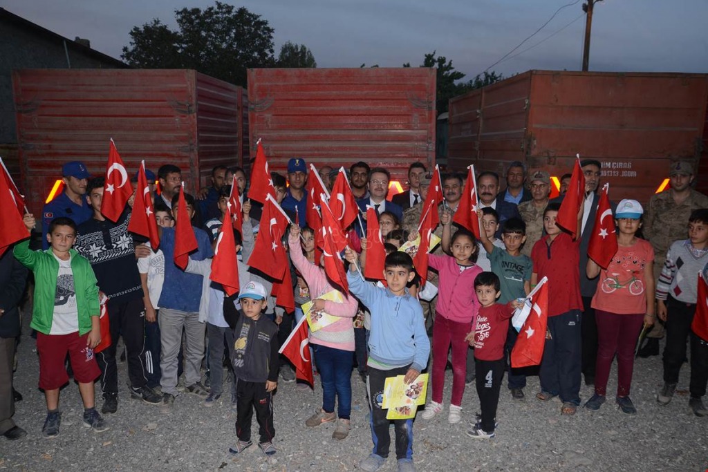 VALİ ÜNLÜ KÜLLÜK KÖYÜNE ZİYARET ETTİ