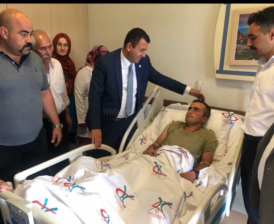 MHP MİLLETVEKİLİ YAŞAR KARADAĞ YARALI ASKERLERİ ZİYARET ETTİ