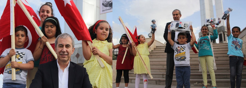 EMNİYET MÜDÜRÜ BABALDAN KALPLERİ MİLLİ VE MANEVİ ŞUURLA DOLU ÇOCUKLARA ANLAMLI DAVRANIŞ