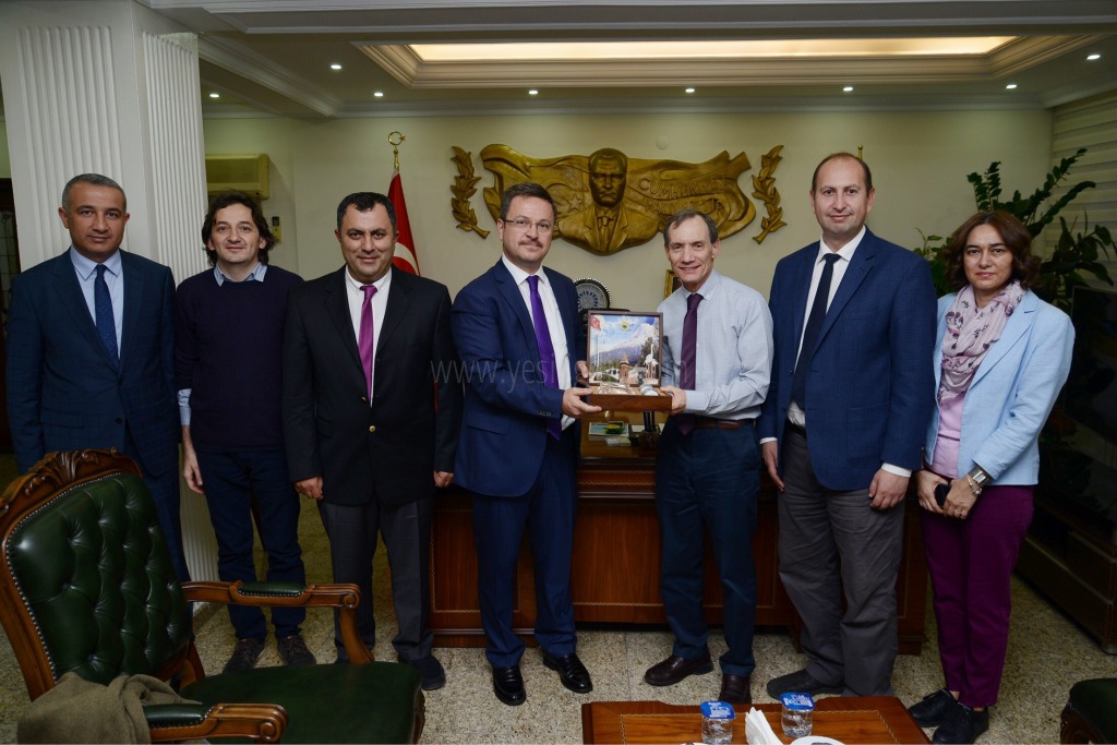 MARMARA ÜNİVERSİTESİ ARAŞTIRMA EKİBİ VALİ ÜNLÜYÜ ZİYARET ETTİ