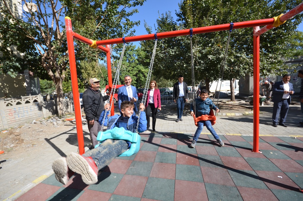 PARKLAR İLİMİZE AYRI BİR HAVA KATTI