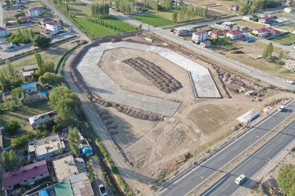 IĞDIR MODERN SEBZE VE MEYVE TOPTANCI HALİNE KAVUŞUYOR