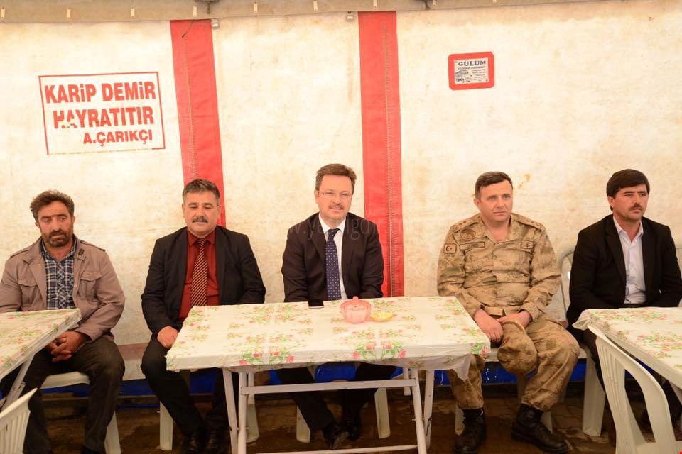 VALİ ÜNLÜ AŞAĞI ÇARIKÇI KÖYÜNDE TAZİYE ZİYARETİNDE BULUNDU